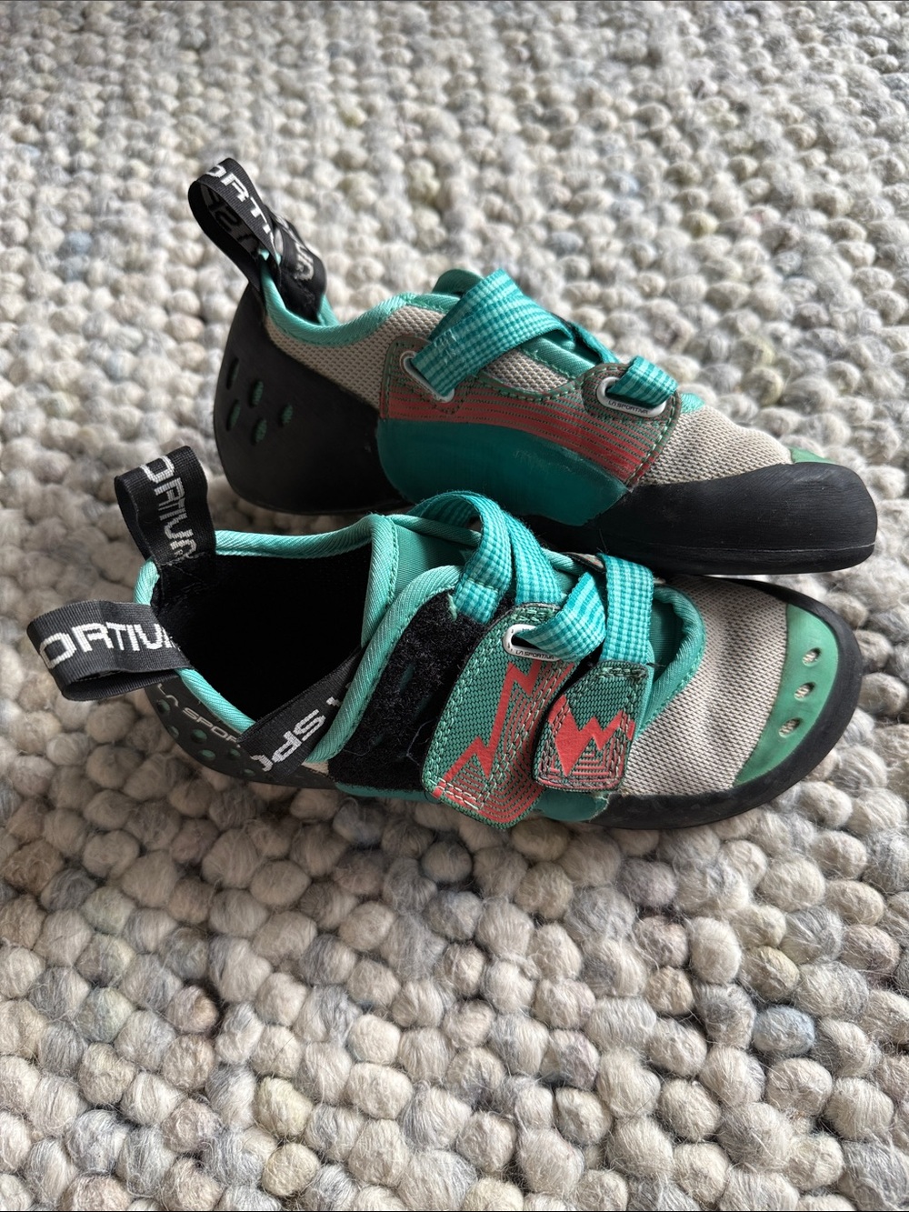 La Sportiva Women’s Teal, Gray and Black Rock Climbing Shoes size 6.5